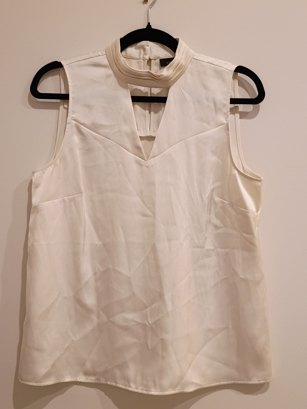 HALOGEN || Sleeveless Ivory Mock Neck V-Neck Detail Top Sz. S